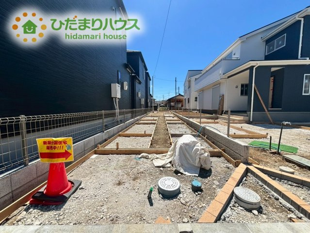 鴻巣市小松第3　新築戸建　リーブルガーデン02の前面道路含む現地写真
