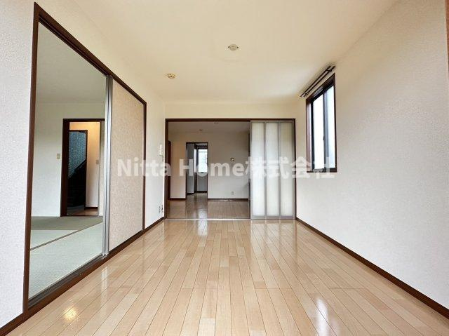 ディアコートＥの居間・リビング|【室内同じ間取りの別部屋写真です】明るいリビングです★