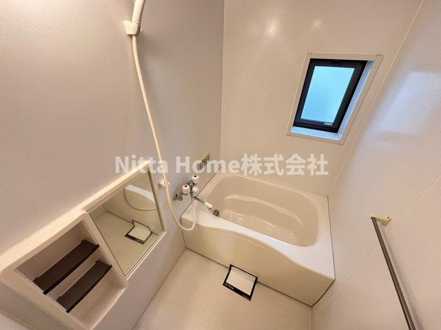 ディアコートＥの浴室|衛生面でも嬉しい浴室小窓付き◎