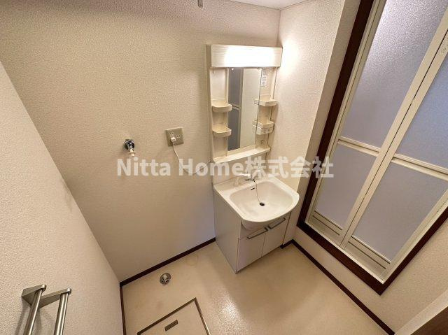 ディアコートＥの洗面所|シャワー付きの洗面化粧台もありますよ★