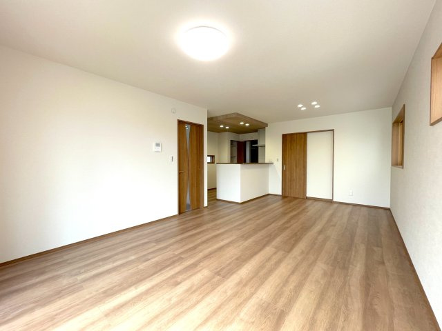 【居間・リビング】 | 熊谷市上之第8期　ワイウッドコート　新築戸建　全8区画　3号棟 | 3号棟