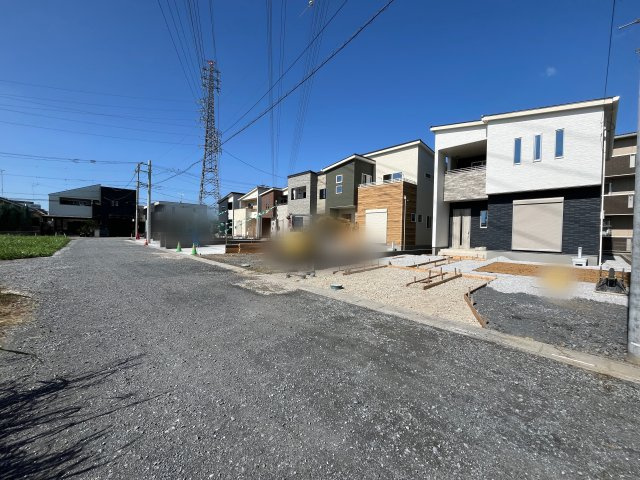 【前面道路含む現地写真】 | 熊谷市上之第8期　ワイウッドコート　新築戸建　全8区画　3号棟 | 10/17撮影