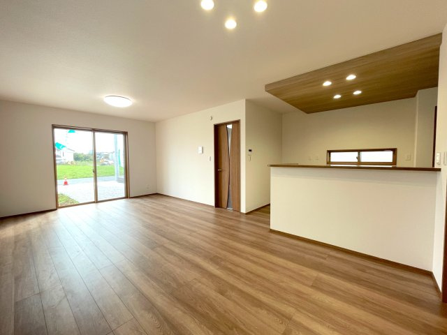 【居間・リビング】 | 熊谷市上之第8期　ワイウッドコート　新築戸建　全8区画　3号棟