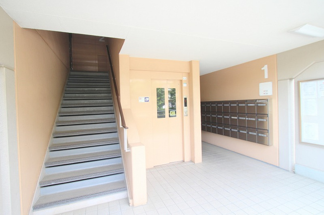 【エントランス】 | 志木ニュータウン東の森壱番街9号棟　(志木本店) | エレベーター完備。