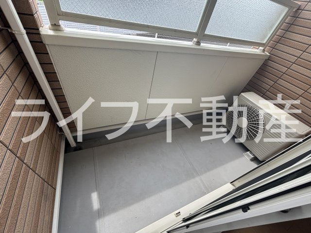 エミュール5のバルコニー|外からの目が気にならないバルコニーで洗濯物が干せます