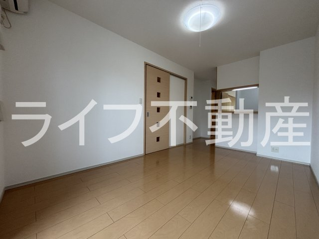 エミュール5の居間・リビング|ゆったりとした居間です