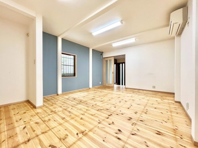世田谷区北烏山6丁目　中古戸建の洋室|各部屋に窓を設置！明るい日差しが降り注ぐ心地よい室内は、日々の暮らしに安らぎを与えてくれます。

ご内見希望・資料請求などお気軽にお問い合わせ下さい！
03-5990-5201