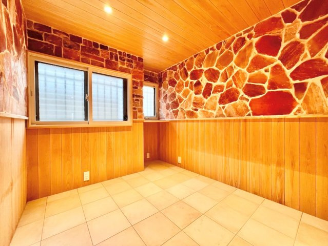 世田谷区北烏山6丁目　中古戸建の浴室|サウナつき！

ご内見希望・資料請求などお気軽にお問い合わせ下さい！
03-5990-5201