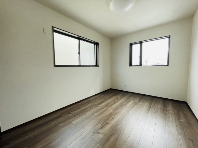 【洋室】 | 熊谷市上之第8期　ワイウッドコート　新築戸建　全8区画　4号棟