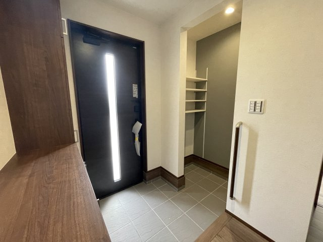 【玄関】 | 熊谷市上之第8期　ワイウッドコート　新築戸建　全8区画　4号棟
