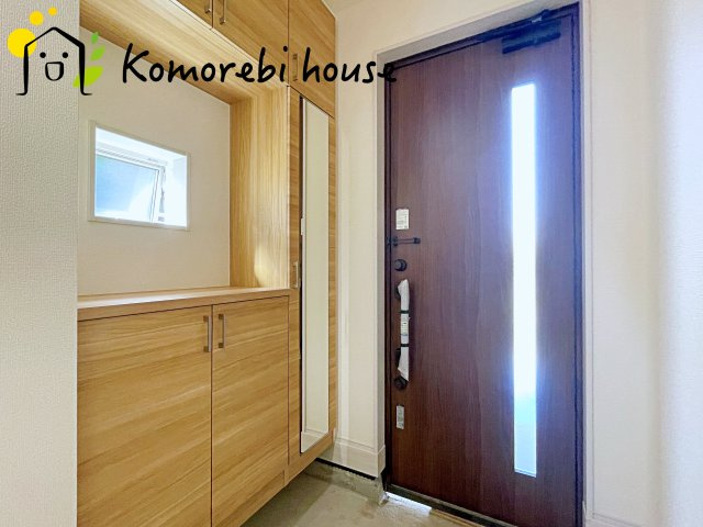 北本市本宿6丁目　3期　新築一戸建て　ブルーミングガーデン　01の玄関|明るい玄関です