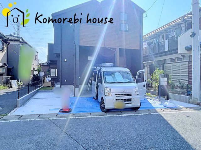 北本市本宿6丁目　3期　新築一戸建て　ブルーミングガーデン　01の駐車場|駐車場があるので、車を買う予定の方も安心です