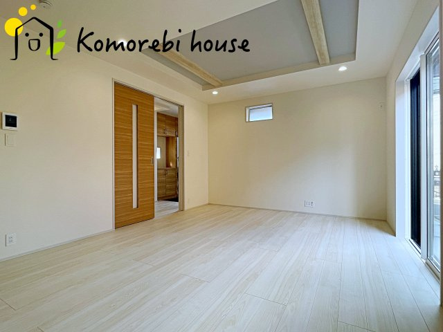 北本市本宿6丁目　3期　新築一戸建て　ブルーミングガーデン　01の居間・リビング|ゆったり過ごせるリビングです