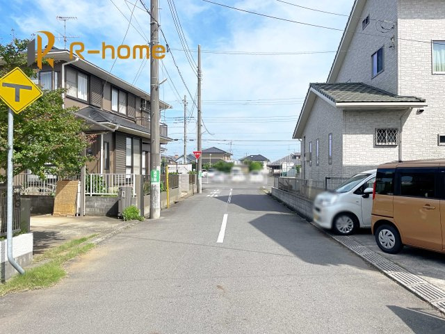 土浦市乙戸南第6　新築戸建て　1号棟の前面道路含む現地写真|周辺環境も併せて案内致します♪
閑静な住宅地で笑顔あふれる新生活！
ぜひ現地へお越しください♪
