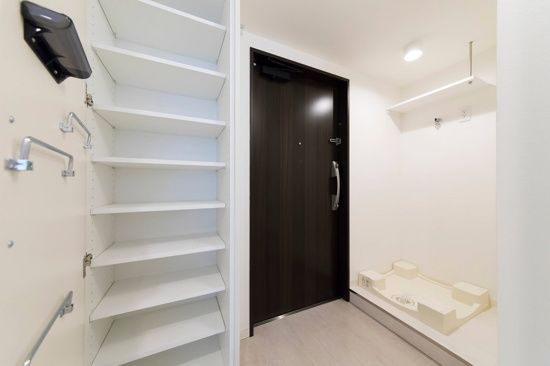 プラウドフラット浅草雷門の玄関