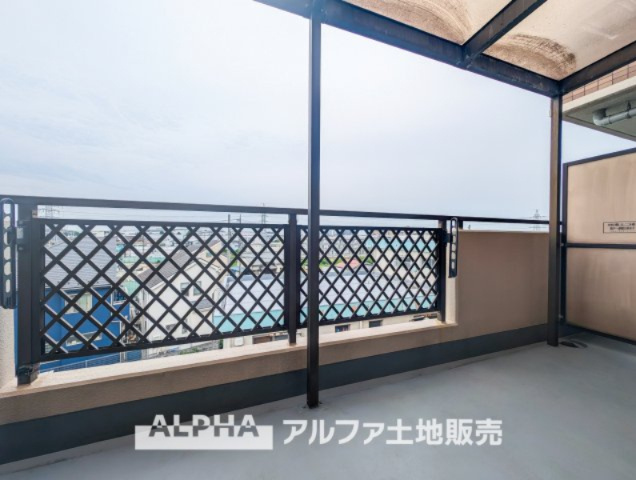 グリーンビレッジ拝島の展望|【Blue sky terrace】
◆青空テラス◆ベランダから望む紺碧の空からそよ風、そして目に映るのはグリーン広がる風光明媚な世界。それは清々しい自然の薫りを肌で感じる幸せな空間。