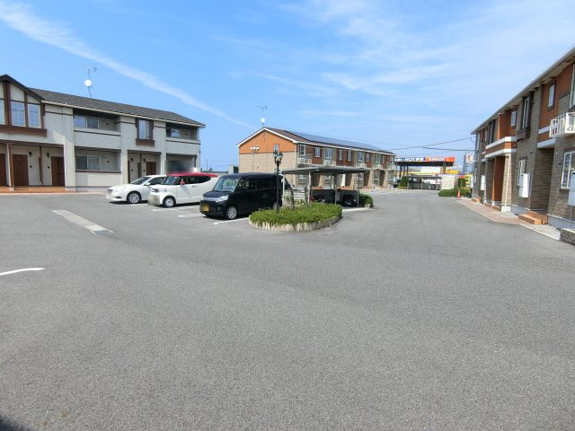 リュミエール・デュ・ソレイユＡの駐車場