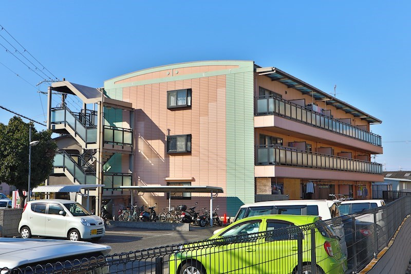 岸和田市三田町の賃貸マンションの外観|きれいな外観です