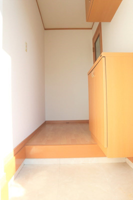 【居間・リビング】 | プロニティヴィラＢ | こちらの居間で趣味の時間をお楽しみください