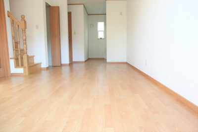 【居間・リビング】 | プロニティヴィラＢ | こちらの居間で趣味の時間をお楽しみください