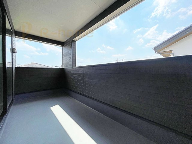 土浦市乙戸南第6　新築戸建て　2号棟のバルコニー|急な雨でも安心のインナーバルコニー♪忙しいご夫婦も大満足♪