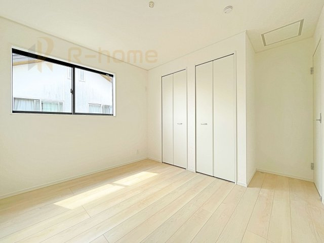 土浦市乙戸南第6　新築戸建て　2号棟の洋室|お部屋のサッシはすべてペアガラスを採用！