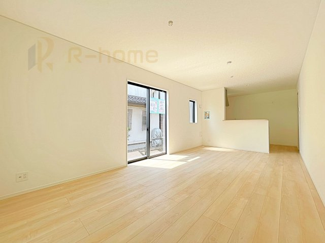 土浦市乙戸南第6　新築戸建て　2号棟の居間・リビング|広くて明るいＬＤＫ♪ ゆったりくつろげるリビングスペースで、ご家族皆様の笑顔が溢れます。