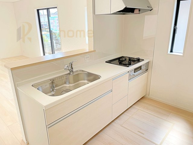 土浦市乙戸南第6　新築戸建て　2号棟のキッチン|料理をしながら家族とコミュニケーションが取れる対面式システムキッチン。