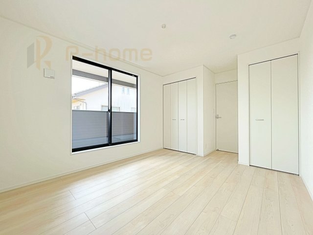 土浦市乙戸南第6　新築戸建て　2号棟の洋室|どんな部屋家具も合わせやすいシンプルな洋室！
たっぷりの日差しと心地よい風が舞い込む住まい♪