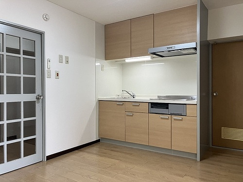 メガロン御殿山の居間・リビング|５．２畳キッチン