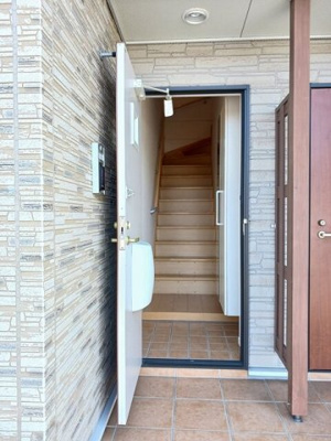 【玄関】 | インサイドビレッジⅡ