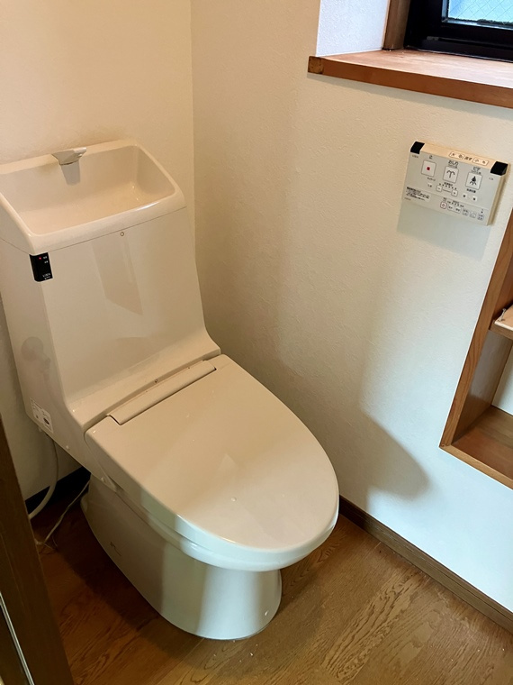 浅間町戸建のトイレ