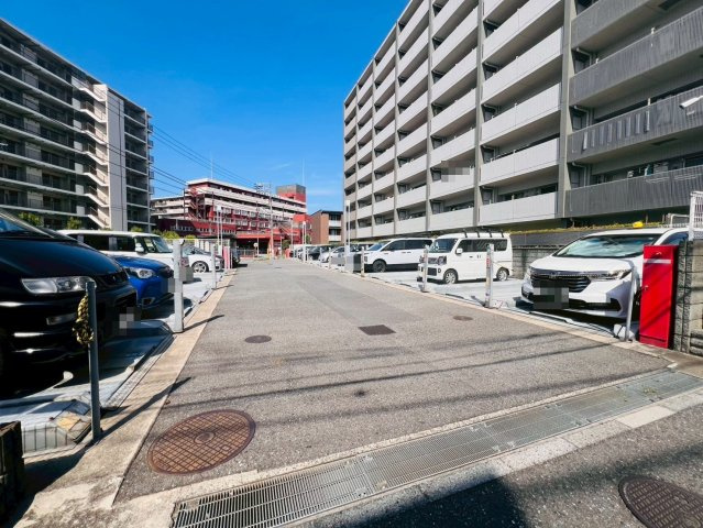 レーベンハイム浮間公園ラグパスの駐車場|車をお持ちの方に嬉しい駐車場付きの物件です