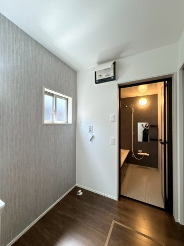 ーBloomーブルームー小倉南区北方３丁目3期　【小倉南区　新築戸建て】の脱衣所|家族の支度もスムーズにできる広さ♪　【小倉南区　新築戸建て】