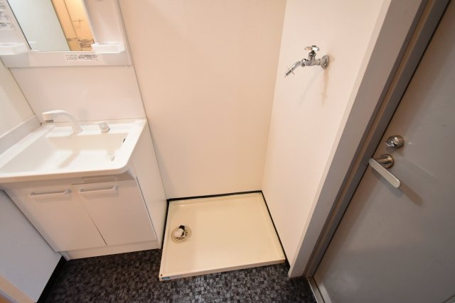 クレスト甲東園A棟の洗面所|室内洗濯パン