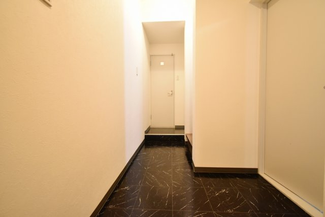 クレスト甲東園A棟の内装|1F廊下