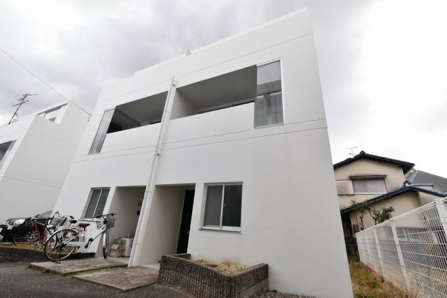 クレスト甲東園A棟の外観