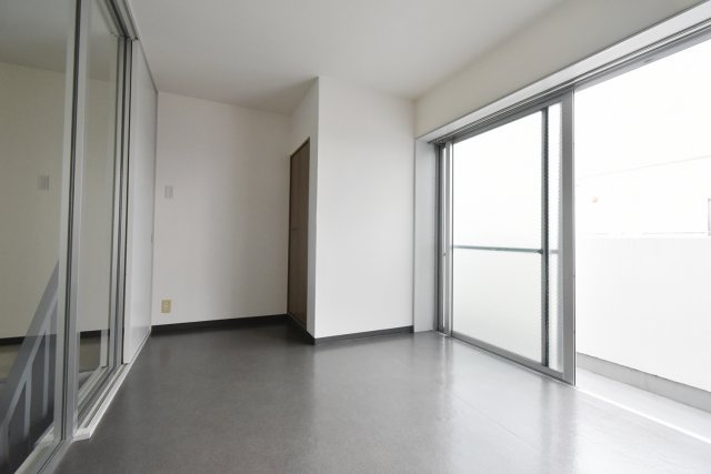 クレスト甲東園A棟の洋室|3F洋室