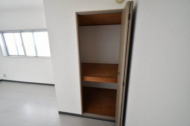 クレスト甲東園A棟の収納