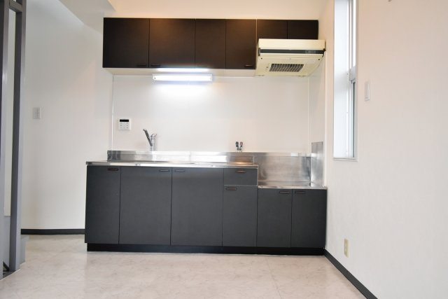 クレスト甲東園A棟のキッチン
