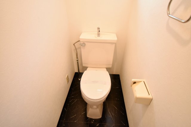 クレスト甲東園A棟のトイレ