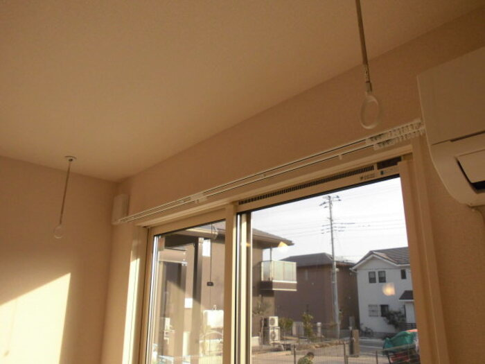 fantastique espace (ﾌｧﾝﾀｽﾃｨｯｸ ｴｽﾊﾟｽ)の居間・リビング|室内物干し