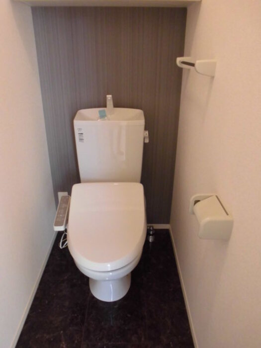 fantastique espace (ﾌｧﾝﾀｽﾃｨｯｸ ｴｽﾊﾟｽ)のトイレ|温水洗浄暖房便座