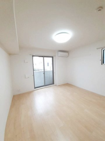 オークスレジデンスⅢの居間・リビング