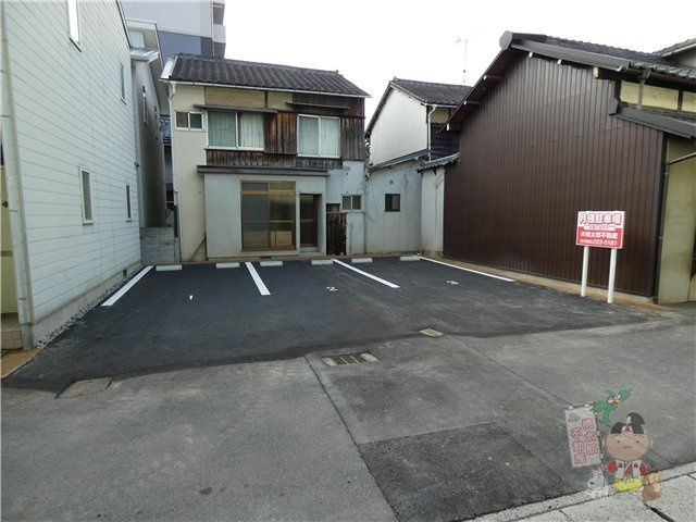 岡山市北区富町１丁目の駐車場の外観