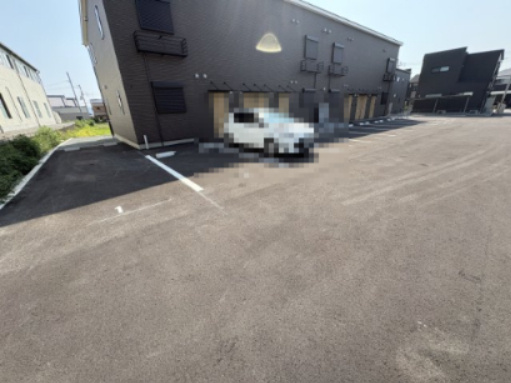 トラミッドヴィラ花田の駐車場