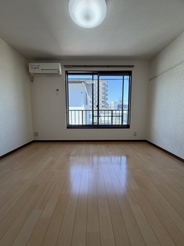 ハイビスカスの洋室|【ハイビスカス】