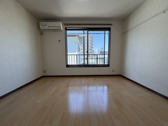 ハイビスカスの洋室|【ハイビスカス】