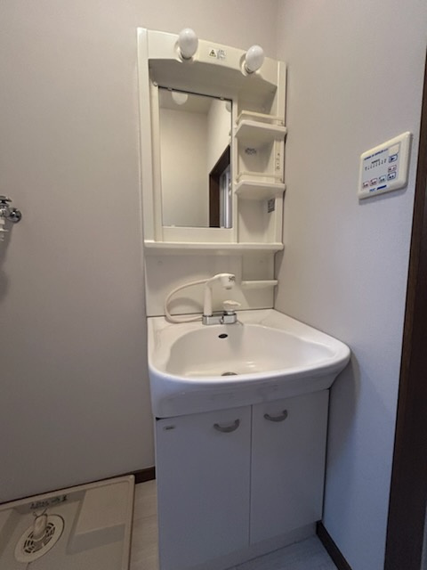 アンプルールブワ虹の洗面所