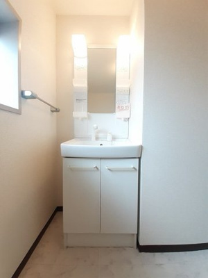 【洗面所】 | アヴェニールＦ | 広い洗面スペース